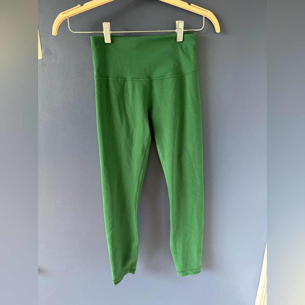 Lululemon Wunder Train High-Rise Tight 25"
Everglade Green